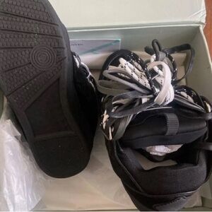 Stylish Black Women's Sneakers